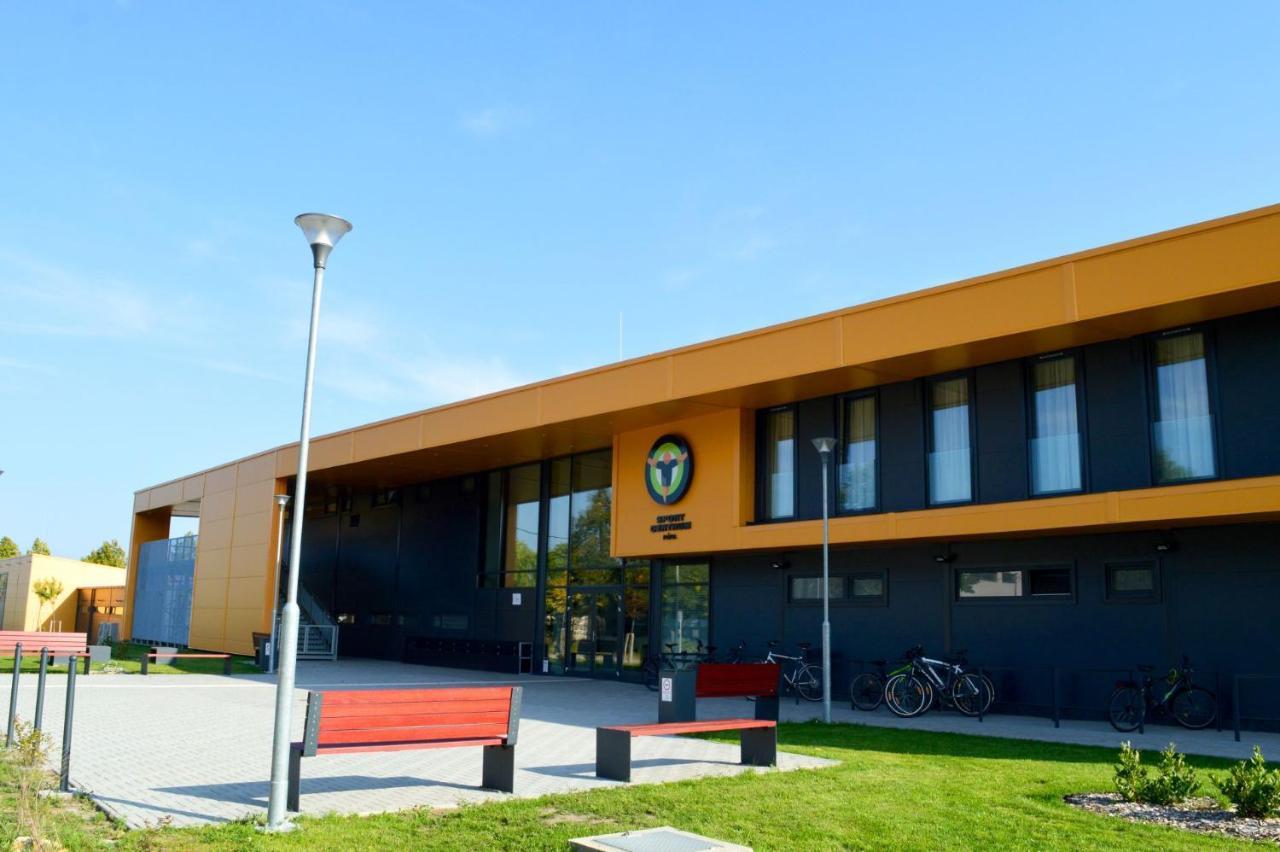 Sport Centrum Apartman Pápa Exterior foto